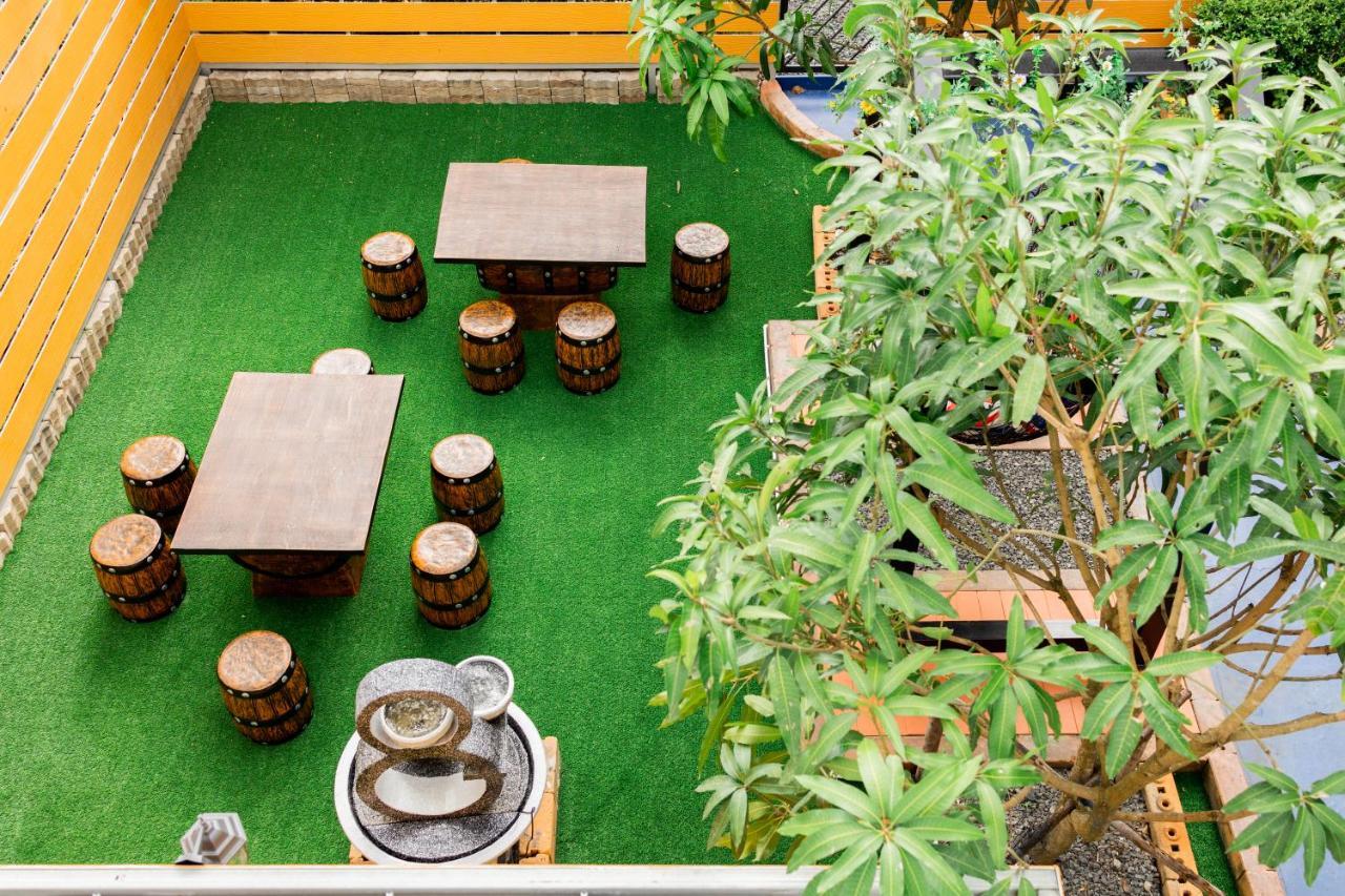 Marco Polo Phuket Poshtel & Bistro Hostel Екстериор снимка