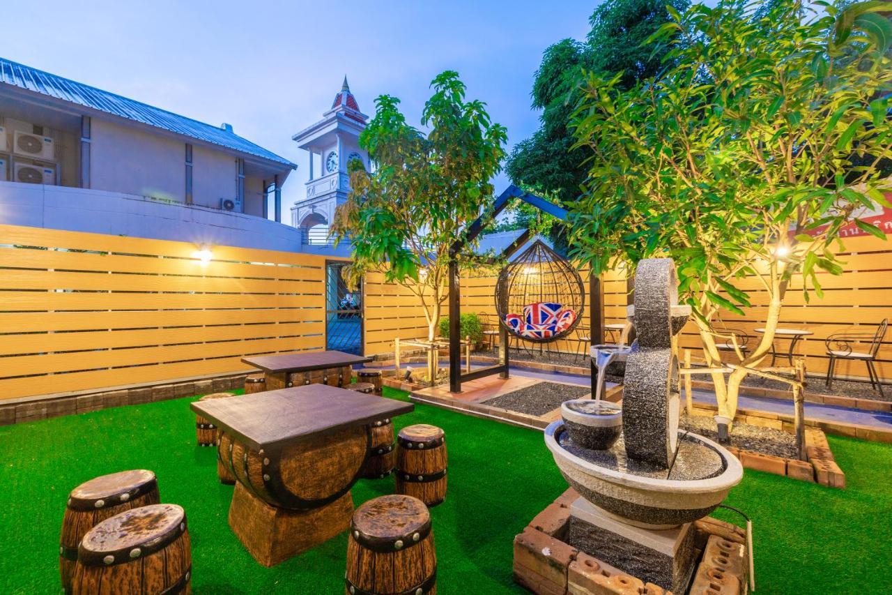 Marco Polo Phuket Poshtel & Bistro Hostel Екстериор снимка