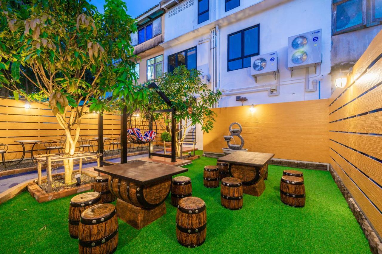Marco Polo Phuket Poshtel & Bistro Hostel Екстериор снимка